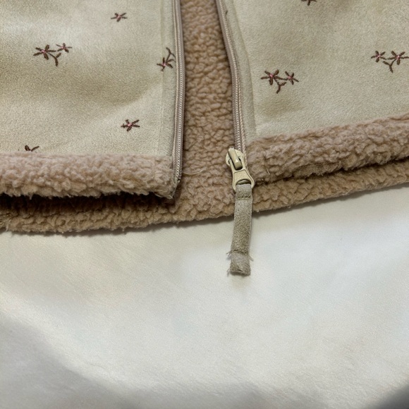 Fleece Vest with a Suede-like Feel - Picture 2 of 9